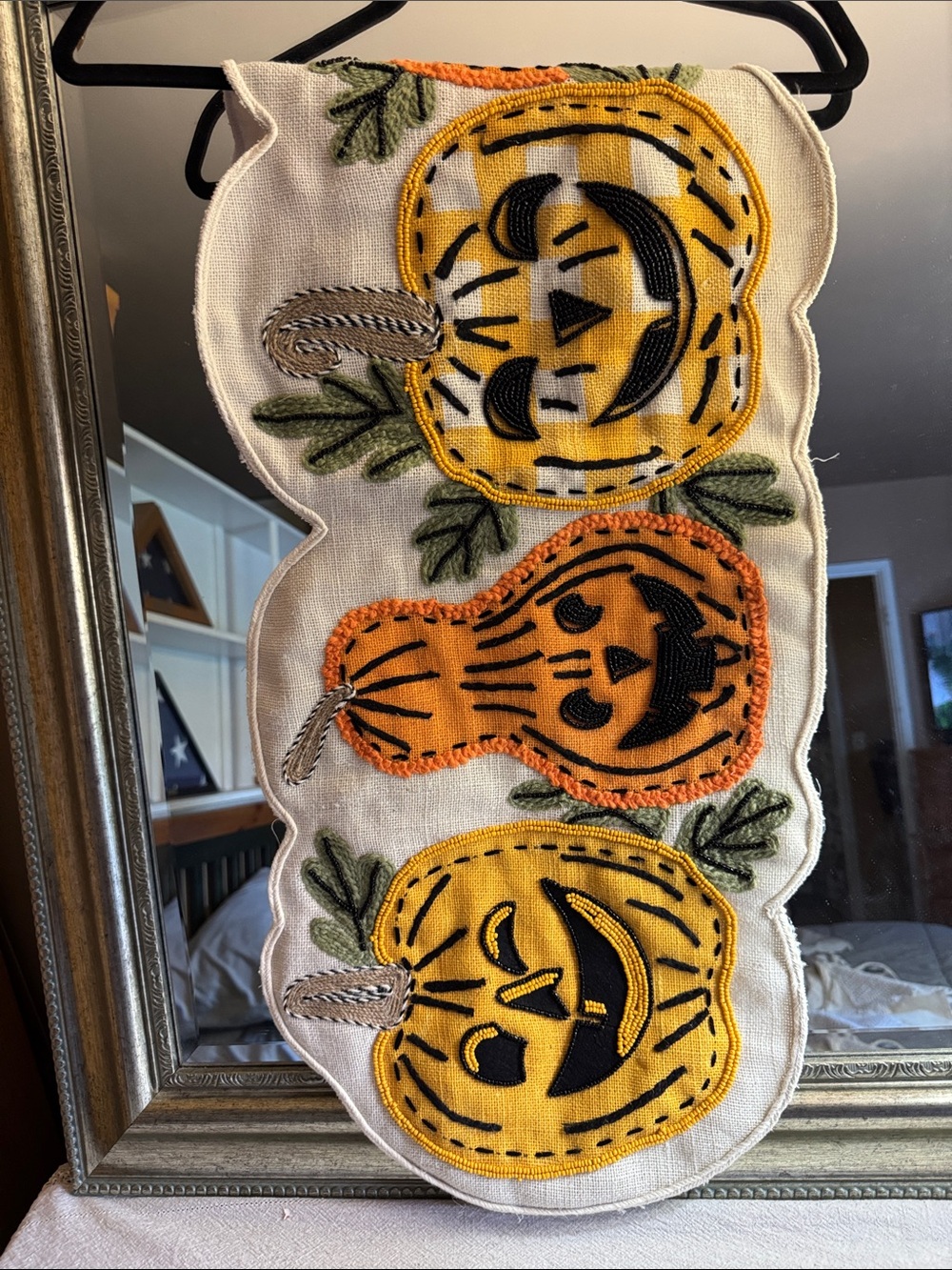 Halloween Semi-Beaded Jack-O-Lantern Pumpkins Table Runner Size 36x13